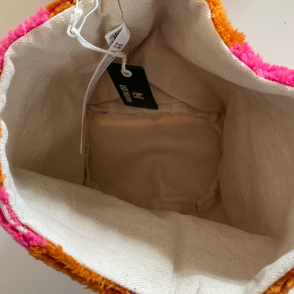 NWT Urban Outfitters Checkerboard Tufted Planter Cover - Picture 10 of 10